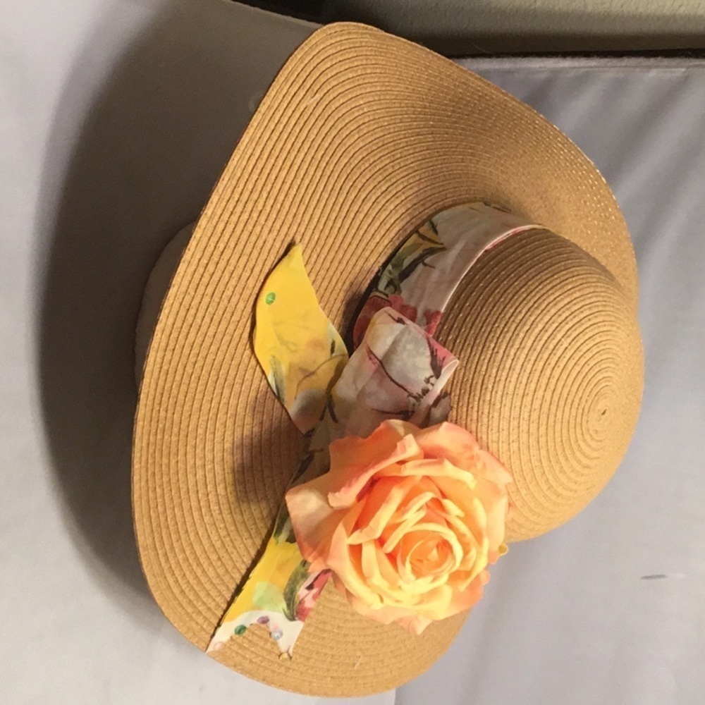 Hand MADE FLOPPY SUMMER HAT.